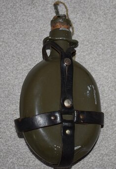 Stará vojenská polní láhev - 2