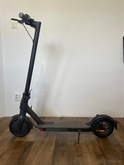 Elektrická koloběžka Xiaomi Mi Electric Scooter Essential - 2