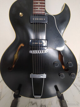 Gibson ES 135 černá se snímači P90, rok výroby 1998, s origi - 2