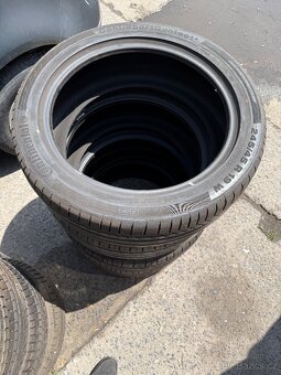 Prodám letni pneumatiky rozměru 245/45 R 19 W - 2