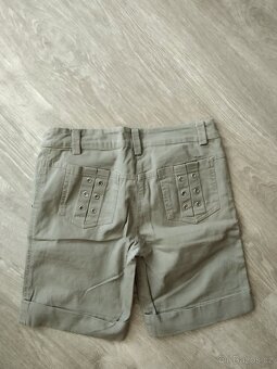 Khaki dámské bavlněné šortky velikost spíš 38. - 2