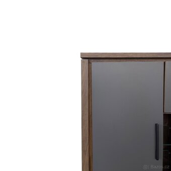 Moderní dubová vitrína CUBO - 2