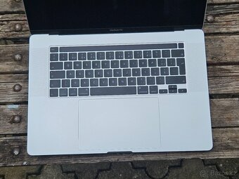 MacBook Pro 16" 2019 i7, 16GB RAM, 500GB SSD - 2