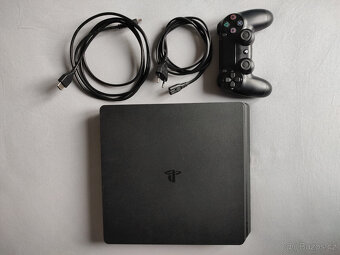 PS4 Slim 500GB, bezdrátový ovladač, kabely k propojení - 2