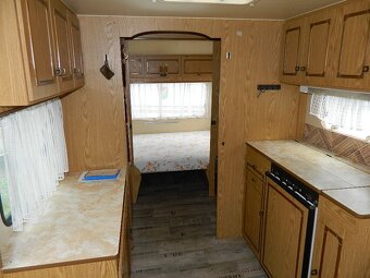 Dvouosý karavan Wilk - výborný stav - 2