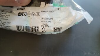 Schneider Unica Nová - dvě zásuvky a rámeček - 2