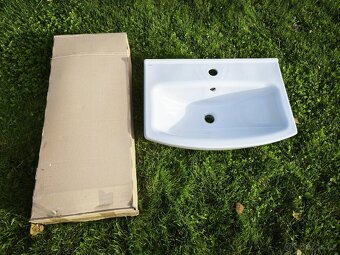Nová skříňka s umyvadlem 60cm - 2