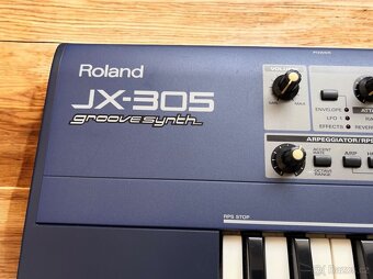 Roland JX - 305 GrooveSynth - syntenzátor - klávesy MIDI - 2