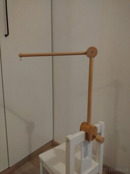 Držák nad postýlku - 2