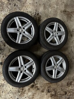 Kola-mercedes benz - 2