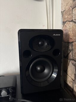 Alesis studiové reproduktory - 2