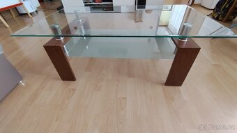 Stůl se skleněnou deskou - 2
