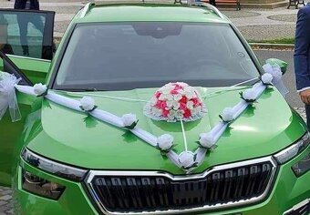 Svatební kytice na auto + mašle na kliky + růže na přední ka - 2