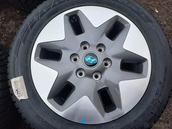 Prodám NOVOU sadu Orig ALU kol Hyundai 235/55R18 zimní - 2