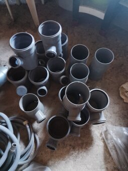Prodám 100mm  HTB  kanalizační rozdělovač, odtokové mřížky - 2