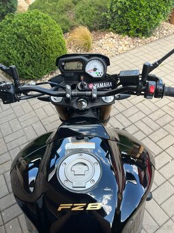 Yamaha FZ8 - 2