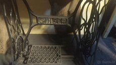 Starožitný šlapací šicí stroj Singer - 2