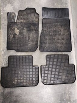 Gumové koberce a vana do kufru - 2