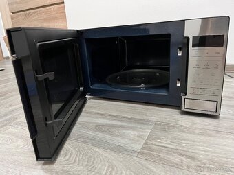 Mikrovlna trouba Samsung ME83M/XEO - top stav - 2