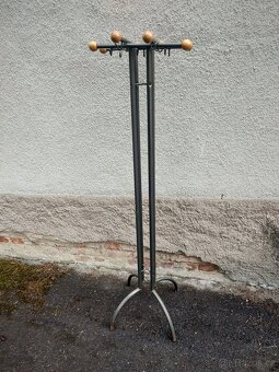 VĚŠÁK KOVOVÝ VELKÝ - PC 3000,- - 2