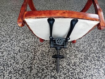 Křeslo otočné a houpací - 2