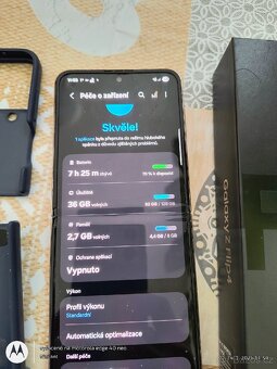 Samsung Galaxy z flip 4 - 2