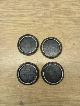4 X STŘEDOVÉ POKLIČKY ORIGINÁL VW - 2