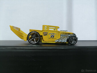 autíčko hot wheels Bone Shaker - otvírák na láhve - 2