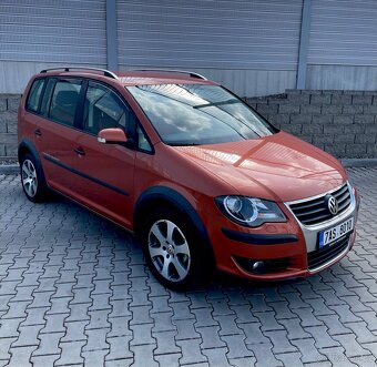VW Touran CROSS /1,4i Tsi/ xenon/ 179000km/ 6ti kvalt/ - 2