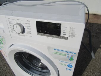 Nabízím pračku Beko přední plnění na 6 kg prádla. Jako nová. - 2