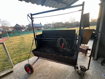 Prodám gril na sele , kýtu - 2
