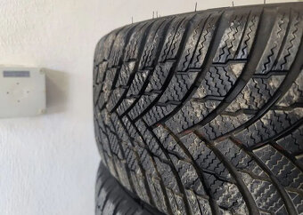 235/45/18 R18 zimní pneu Firestone - demont - 2