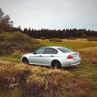 BMW 320i - 2