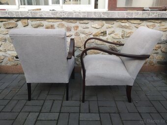 Křesla Thonet po renovaci. - 2