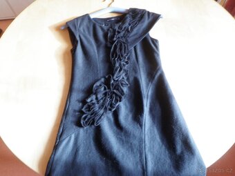 luxusní černé kvalitní značkové šaty - vel. S - 2