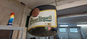 Poutač na Pivo Pilsner Urquell. - 2