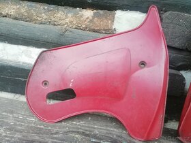 Kryty motoru kyvačka, panelka s jednim držákem. - 2