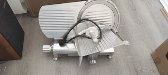 Kráječ nářezák profi záruka - 2