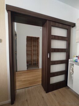 Interiérové dveře s posuvným nástěnným systémem - 2