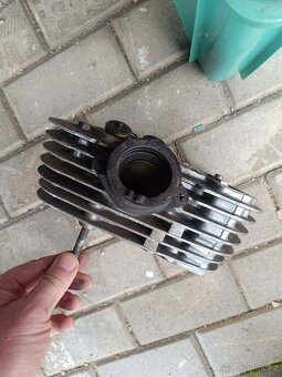 Hlava Suzuki VX 800 - 2