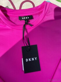 Dětské šaty DKNY růžové (8 let) - 2