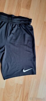 Kraťasy NIKE, vel. S - 2