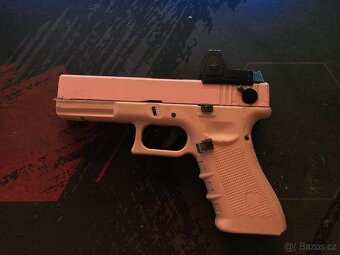 Plynová airsoft pistole Glock od značky Raven - 2