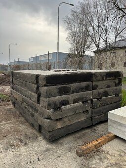 Prodám betonové silniční panely 300x120x21 - použité - 2
