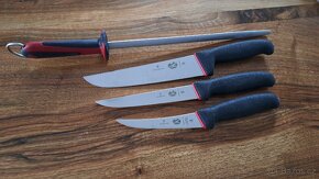 Řeznické nože s ocílkou Dual Grip Victorinox - 2