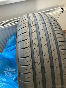 205/55R17 91V Good year efficient grip performance - 2