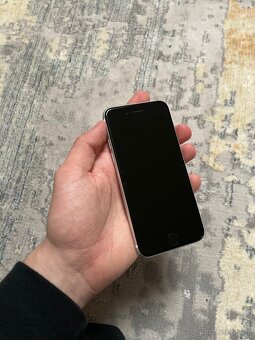 iPhone SE 2020 64gb bílý - 2