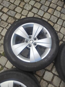 Prodám orig alu 17 Škoda Superb 3 5x112 ET 41 letní pneu - 2