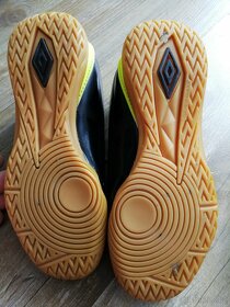 Sálové sportovní tenisky UMBRO vel. 32 - 2