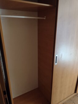 Šatní skříň se zrcadlem - 2